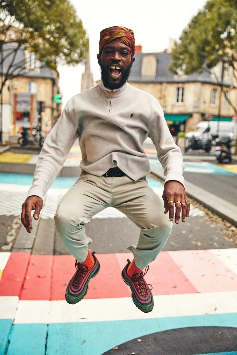 Bordeaux, jeune homme, FEEL GOOD, authentique, sport, sauter, joie, couleur, street, chic, solaire, ambassadeur